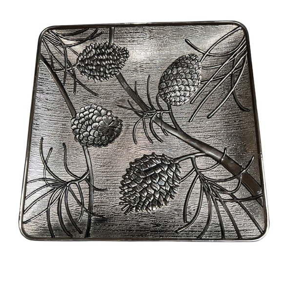 Godinger Silver Art Co. set of 2 Pinecone Wilderness Holiday trays - Picture 2 of 11